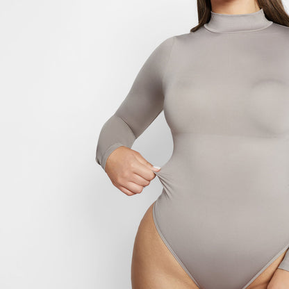 Sara Tanga Bodi uz Vrat Koji Oblikuje Tijelo